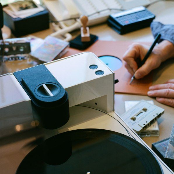 Agora você pode fazer seus próprios discos de vinil com esta máquina doméstica
