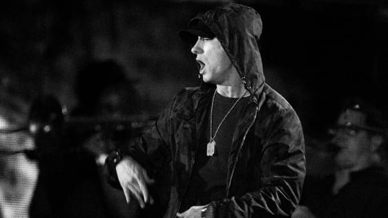 5 lietas, par kurām visi runās no Eminema radioaktīvā pārsteiguma albuma