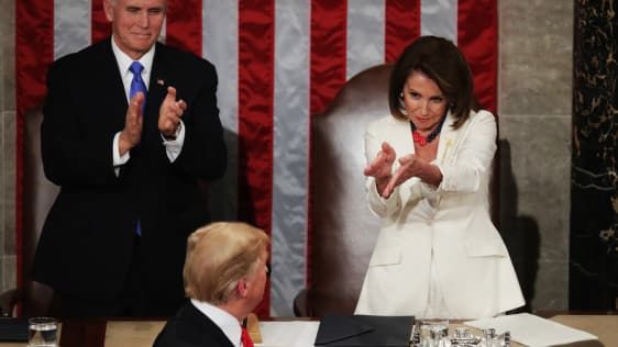 Aplauzele ironice ale lui Nancy Pelosi câștigă discursul privind statul Uniunii