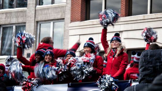 NFL Cheerleader Pay: Este Super Bowl, vamos lembrar a diferença salarial final