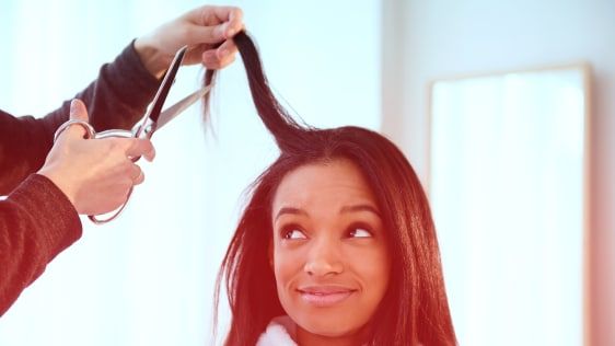אפליקציה זו רוצה להציל נשים שחורות מסטייליסטים שהורסים את שיערם