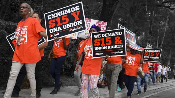 A Flórida acaba de se tornar o 8º estado a adotar um salário mínimo de US $ 15