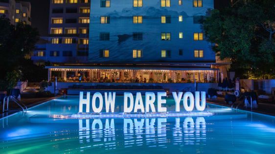 Климатичният упрек на Грета Тунберг „How Dare You“ буквално топи в Маями