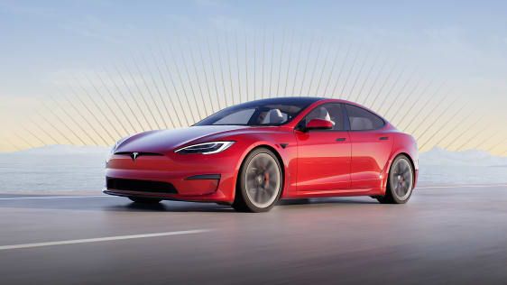 Tesla полива своя Model S Plaid Plus, защото обикновеният каре е „толкова добър“