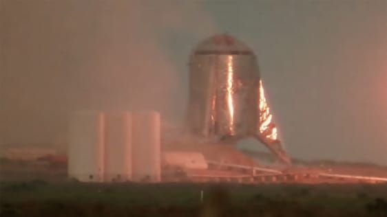 Xem lần đầu tiên SpaceX bắn thử động cơ của Starhopper