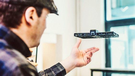 Przedstawiamy Hover, zasilany sztuczną inteligencją dron z kamerą do użytku w pomieszczeniach