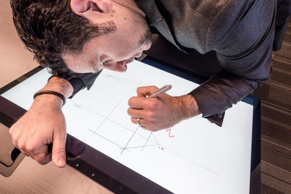 Historia Surface Studio: jak Microsoft przeprojektował komputer stacjonarny pod kątem kreatywności